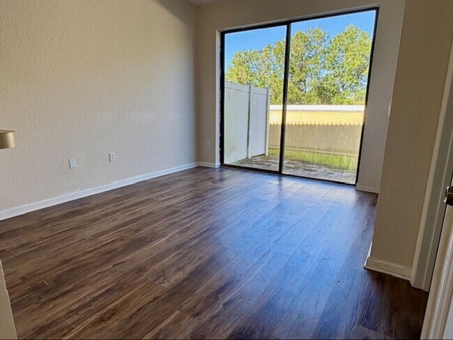 Building Photo - Townhome In St Cloud For Rent with  4 Bedr...