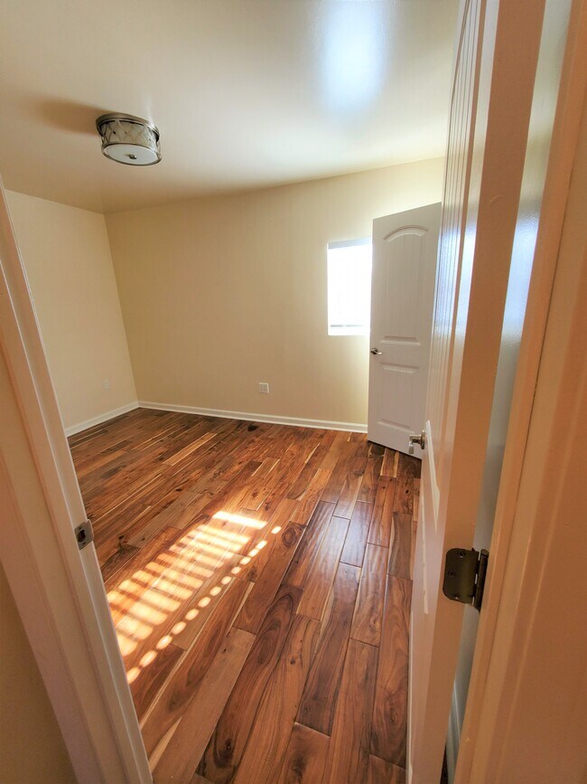 Building Photo - 1007 Orange Ave