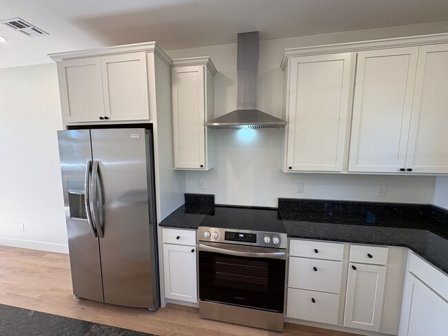 Building Photo - New Build- 3 bedroom, 2.5 bathroom home fo...