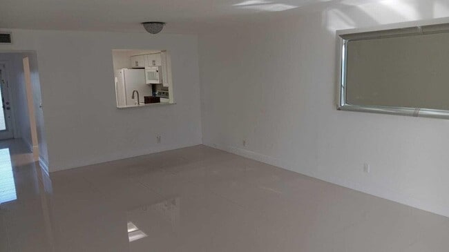 Building Photo - 370 NW 76th Ave