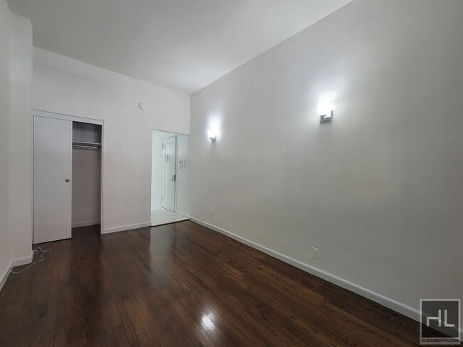Building Photo - 228 E 89th St