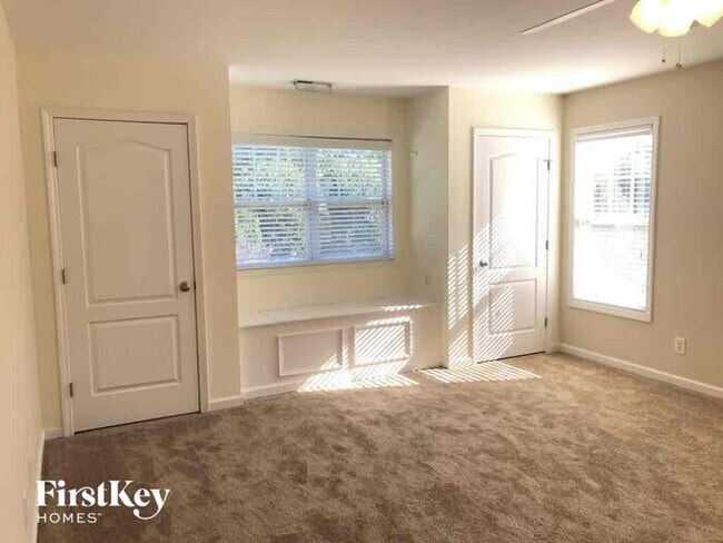 Building Photo - 1988 Sinclair Trce