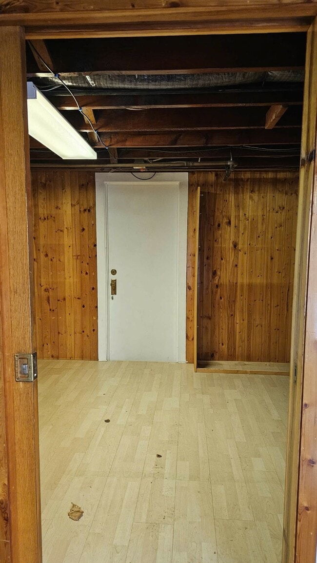 Building Photo - 32 Norwood St