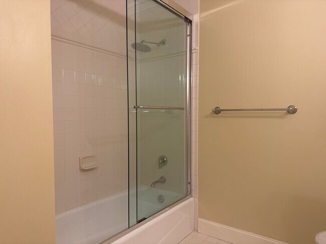 Building Photo - Dec Special Promotion!  Exceptional 3 bed, 3 bath in Houghton Kirkland.  Move in Ready.