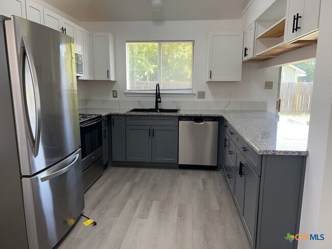 Building Photo - 2503 Armadillo Dr