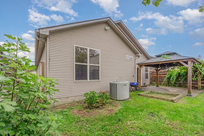 Building Photo - 741 Whispering Brook Trce