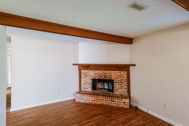 Building Photo - Stunning 3 Bedroom Home in Millbrook, AL!