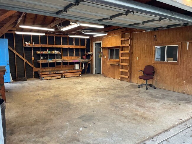 Building Photo - 605 Blanco St