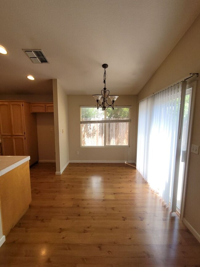 Building Photo - Elk Grove