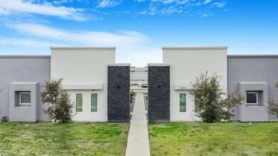 Building Photo - "Spacious 2-Bed, 2-Bath Retreat in McAllen's Prime Location!"