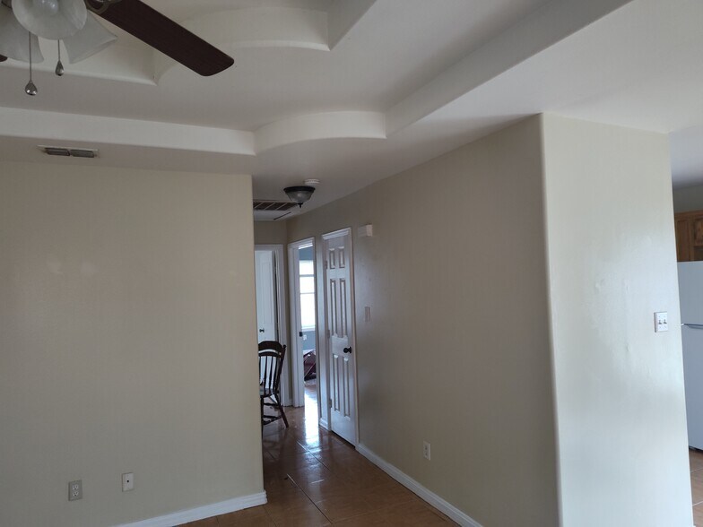 Building Photo - 2117 Aruba Dr