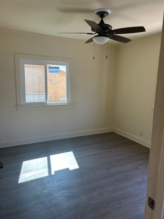 Building Photo - 649