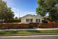 Building Photo - 146 6th St