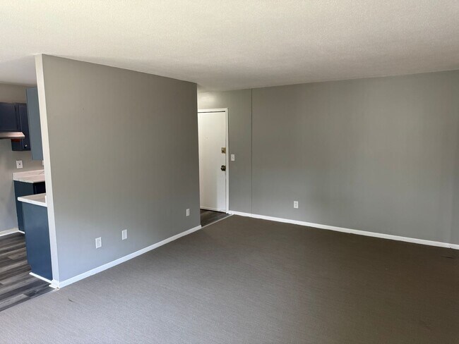 Building Photo - 1315 N Dowling Ave