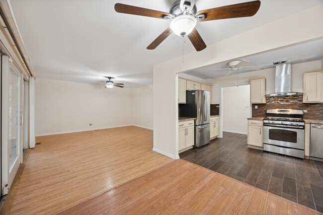 Building Photo - 21W225 Coronet Rd