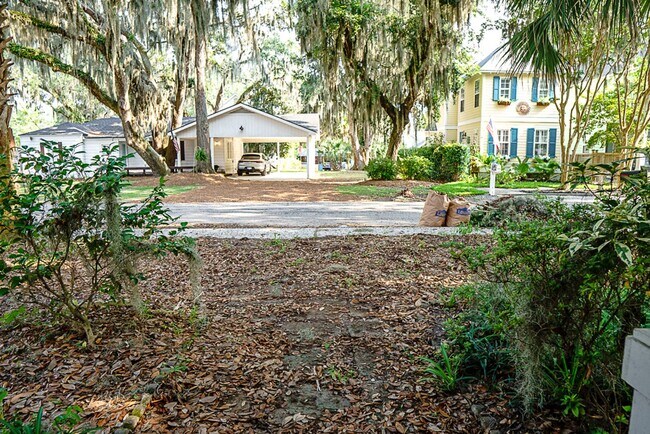 Building Photo - Three Bedroom Home in the Heart of Port Royal