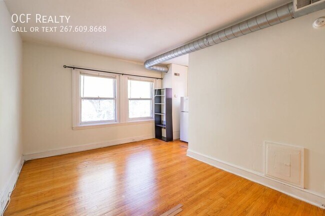 Building Photo - 4244 Spruce St