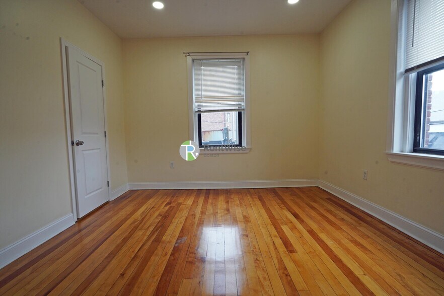 Building Photo - 1218 Commonwealth Ave