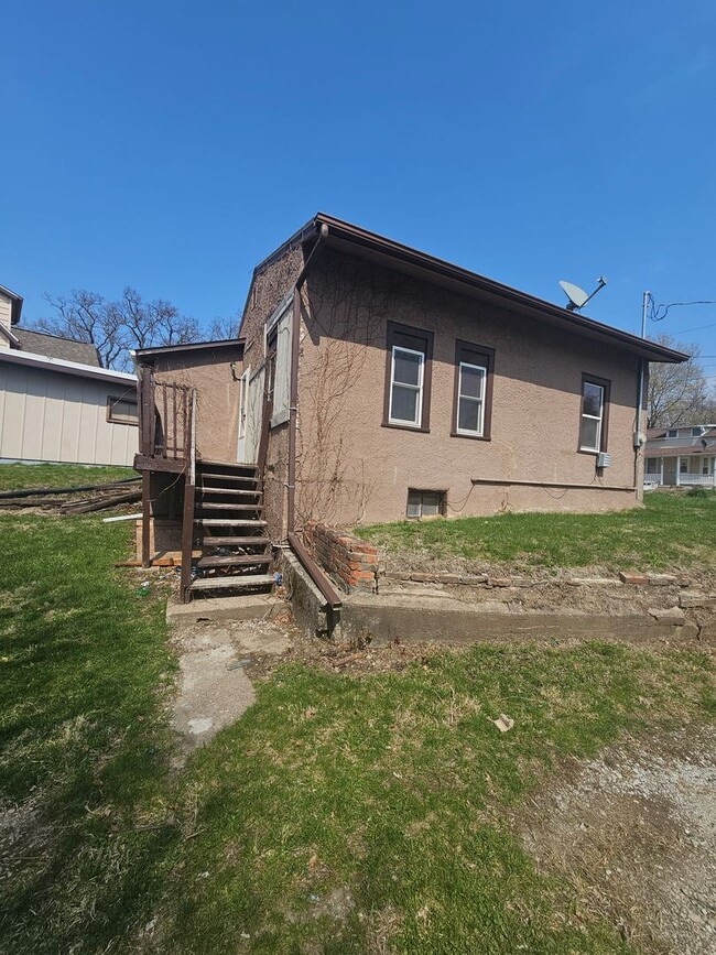 Building Photo - There is a $25 fee per application and everyone over 18 needs to fill out their own application.