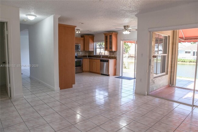 Building Photo - 985 NW 132nd Ct