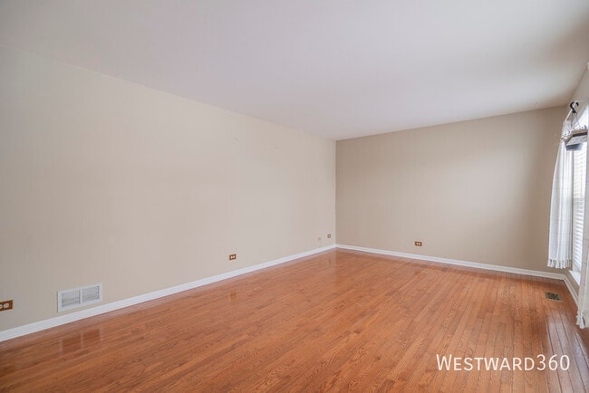 Building Photo - 164 Forestview Ct