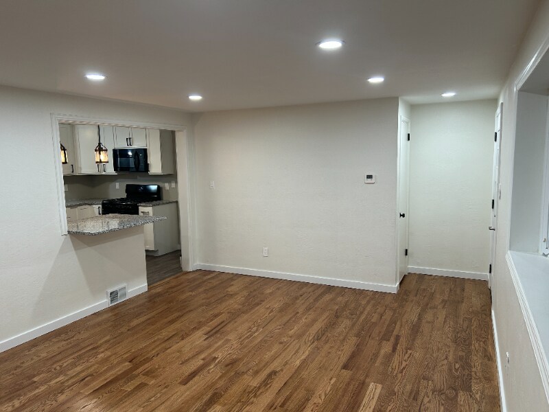 Building Photo - 214 Barbara Dr