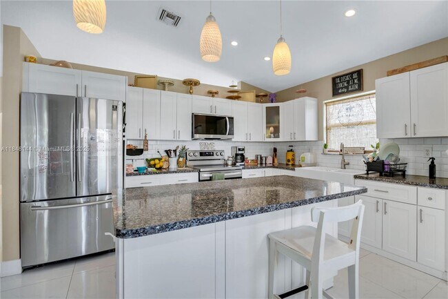 Building Photo - 13949 SW 155th Ct