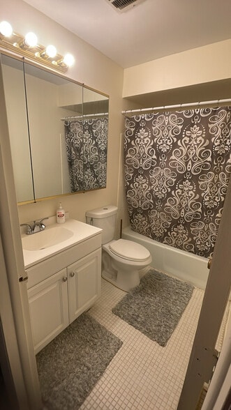 Building Photo - 7 Oak Creek Dr