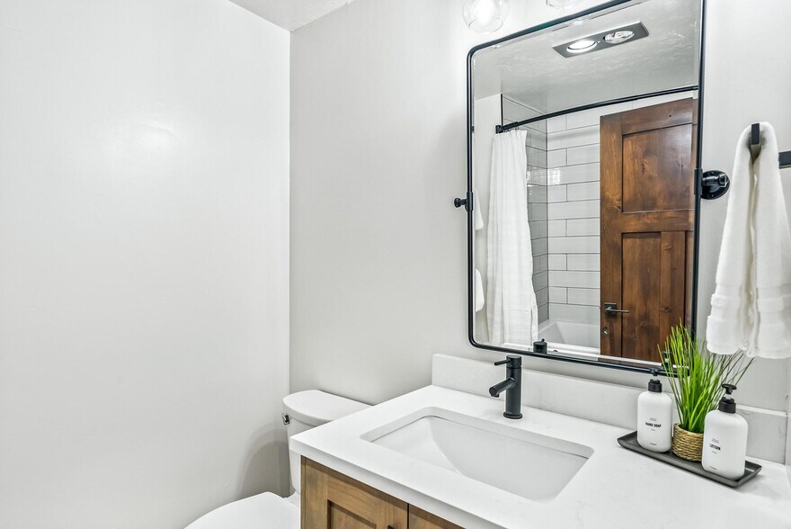 Building Photo - 1385 Lowell Ave