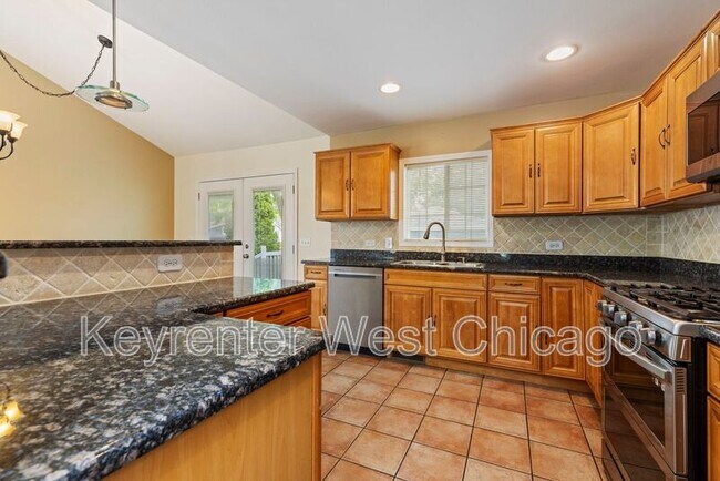 Building Photo - 1003 S Finley Rd