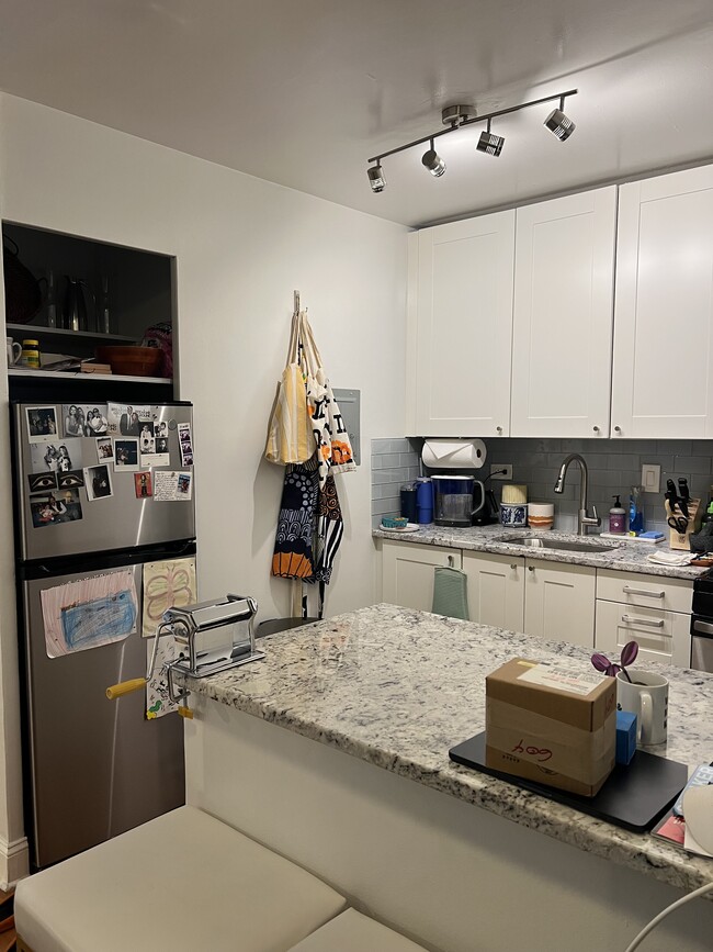 Building Photo - 1420 N St NW