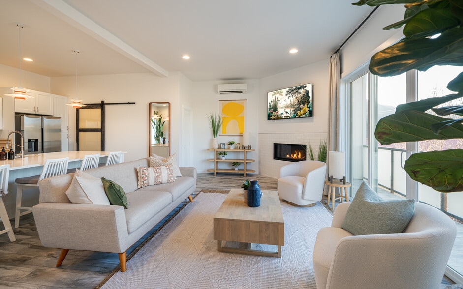 Building Photo - 823 Orondo Ave