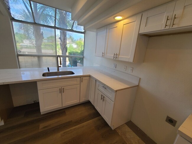 Building Photo - 2 Bed/2.5 Bath plus Large Bonus Room - For...