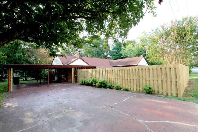 Building Photo - 1301 Richland Pl