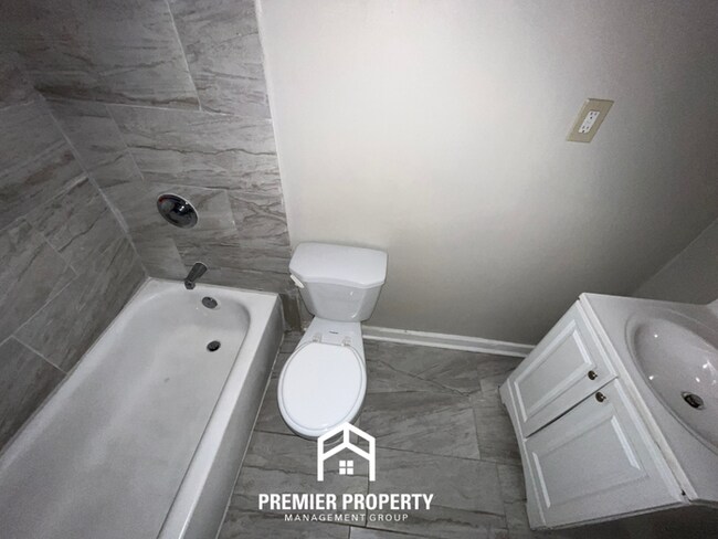 Building Photo - Charming 3BR/1.5BA in 38118 | Vaulted Ceilings, Fireplace & Formal Dining