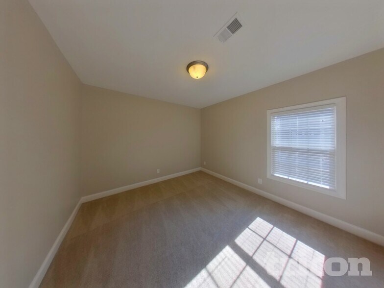 Building Photo - 5105 Cloverhill Dr