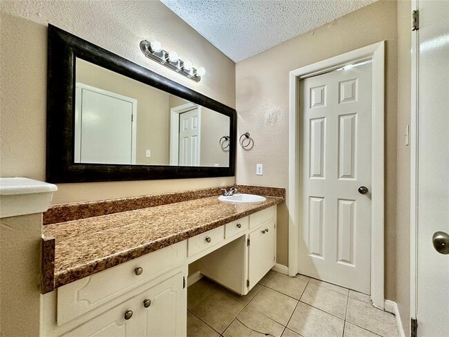 Building Photo - 1611 Onion Creek Village Dr