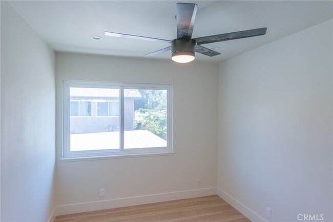 Building Photo - 857 Windwood Dr
