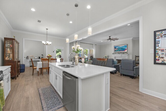 Building Photo - 5718 Oak Hvn Ln