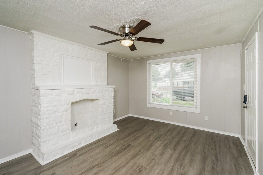 Building Photo - 920 Brentwood Ave