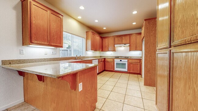 Building Photo - Desirable Skyhawk 3 bedroom Tri-Level Single Family