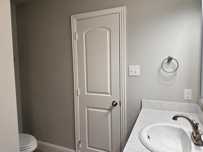 Building Photo - 6801 Jade Dr