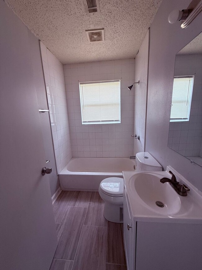Building Photo - 9110 Woodford Dr