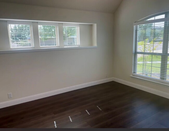Building Photo - 2614 W Argyle Ln