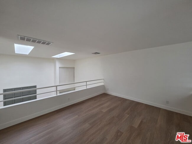 Building Photo - 1421 Greenfield Ave