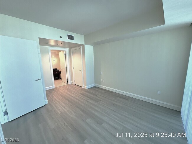 Building Photo - 2700 S Las Vegas Blvd