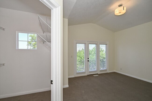 Building Photo - Stunning Row End Townhome In Excellent Loc...