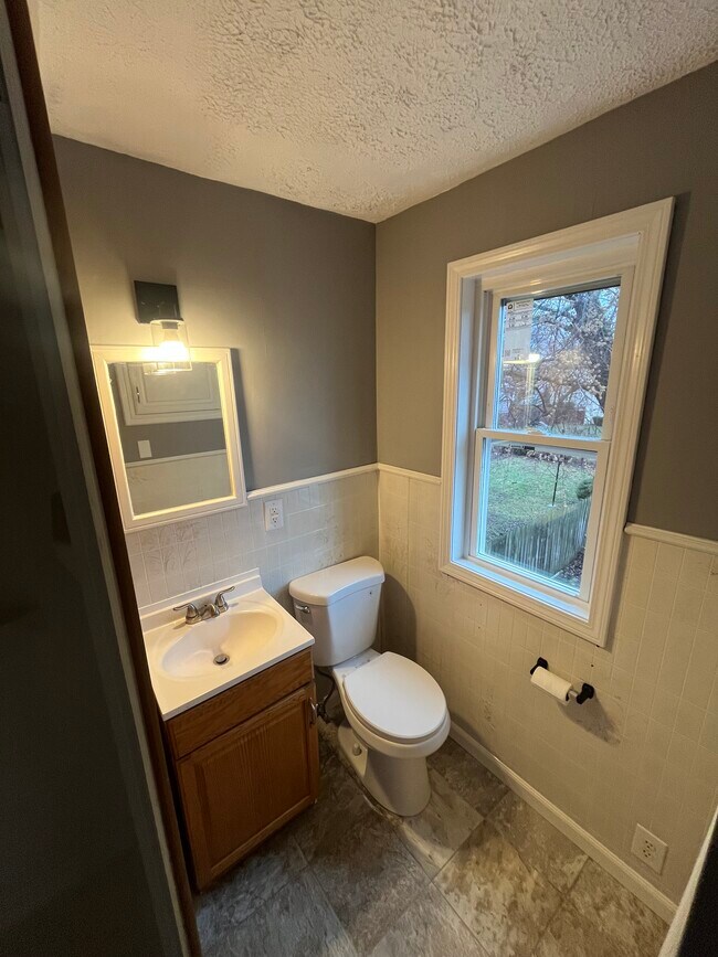 Building Photo - 1440 E Ninth Street