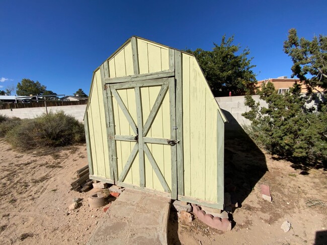 Building Photo - 3 Bedroom Single Story Home Available Near...