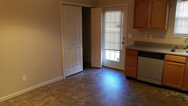Building Photo - 1825 Tillery Square Ln
